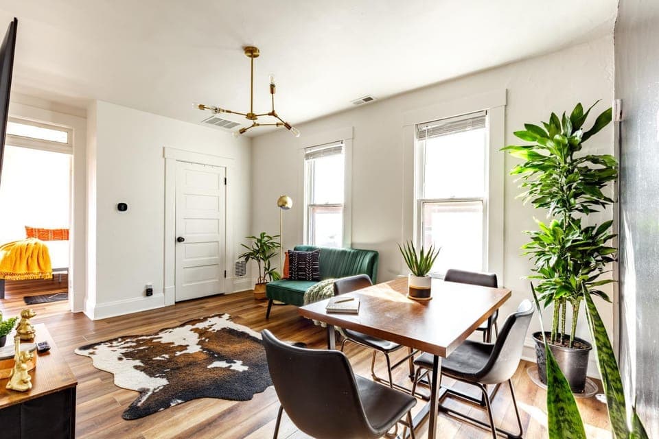 Living room, Seating area, Dining area