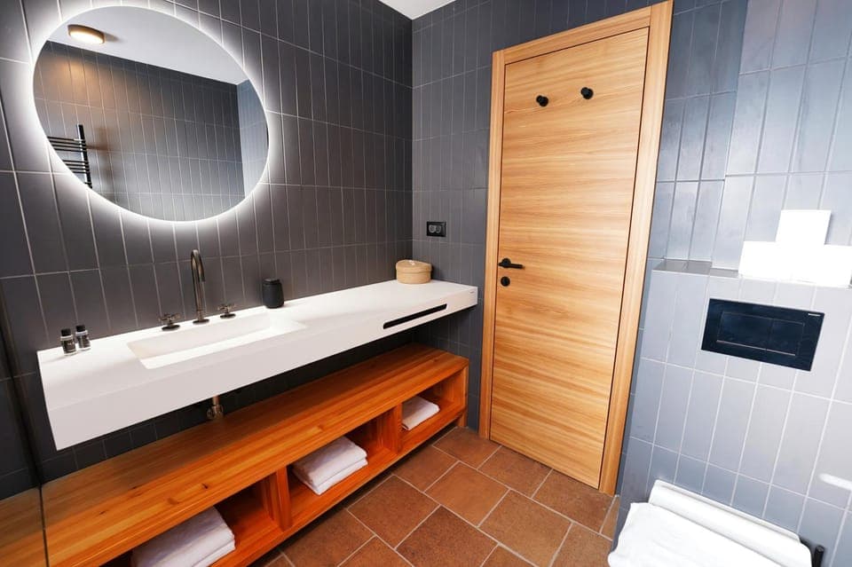 Toilet, Bathroom, towels