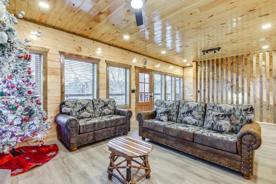 Hot Tub & Spectacular Views: Sevierville Cabin Cabin in Sevierville