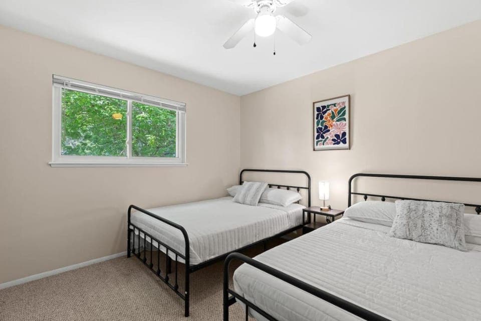 Big Fenced Backyard Sleeps 8 House in Dearborn Heights