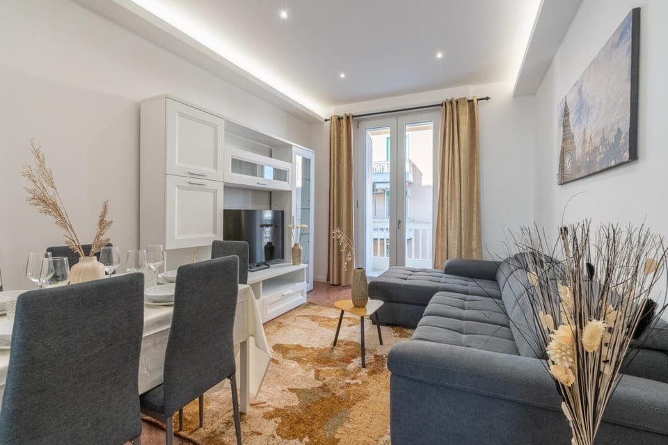 Living room, Seating area, Location