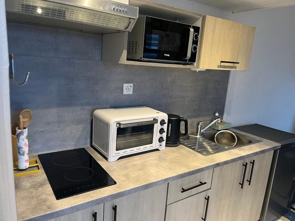 Kitchen or kitchenette, stove