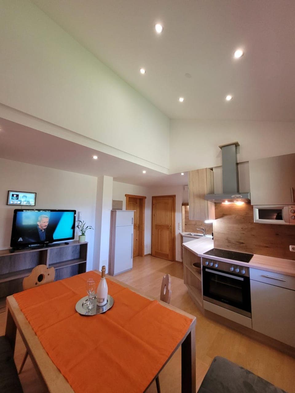 TV and multimedia, Living room, Food, dishwasher, stove, kitchen, kitchen