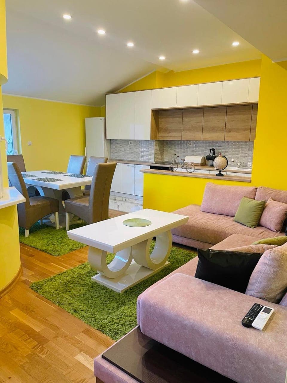 Kitchen or kitchenette, Living room, Dining area