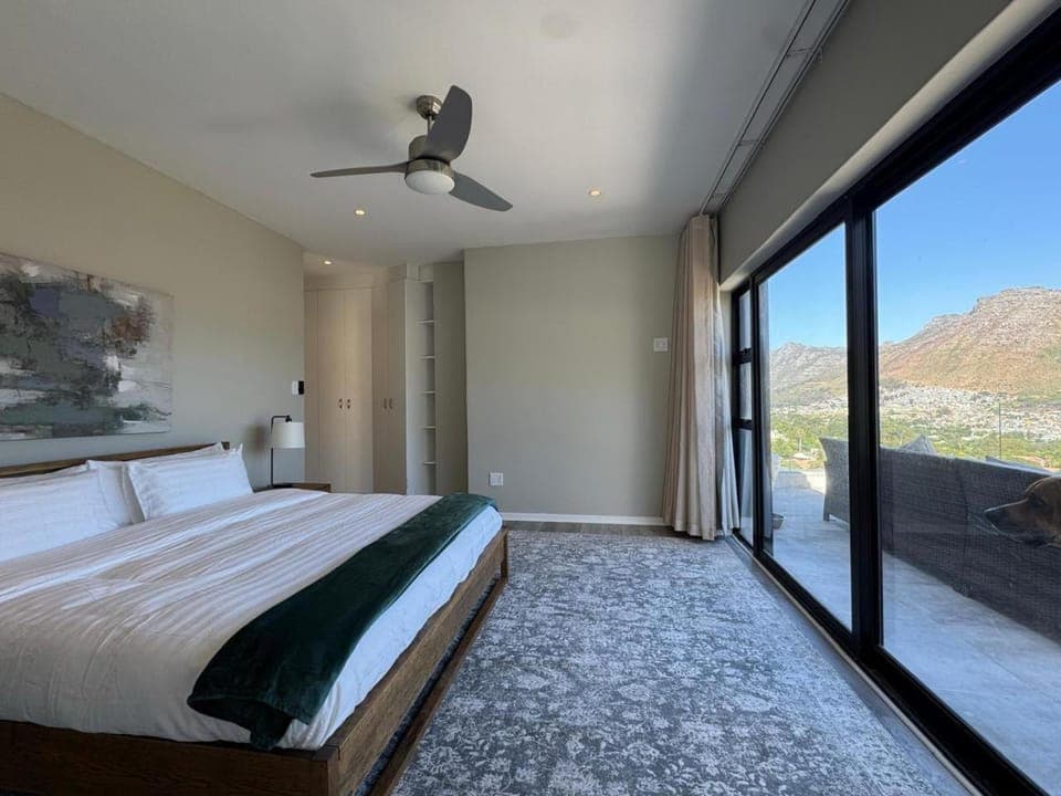 Bed, Natural landscape, Photo of the whole room, Bedroom, Mountain view, fireplace