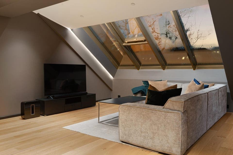 TV and multimedia, Living room, Seating area, Dining area
