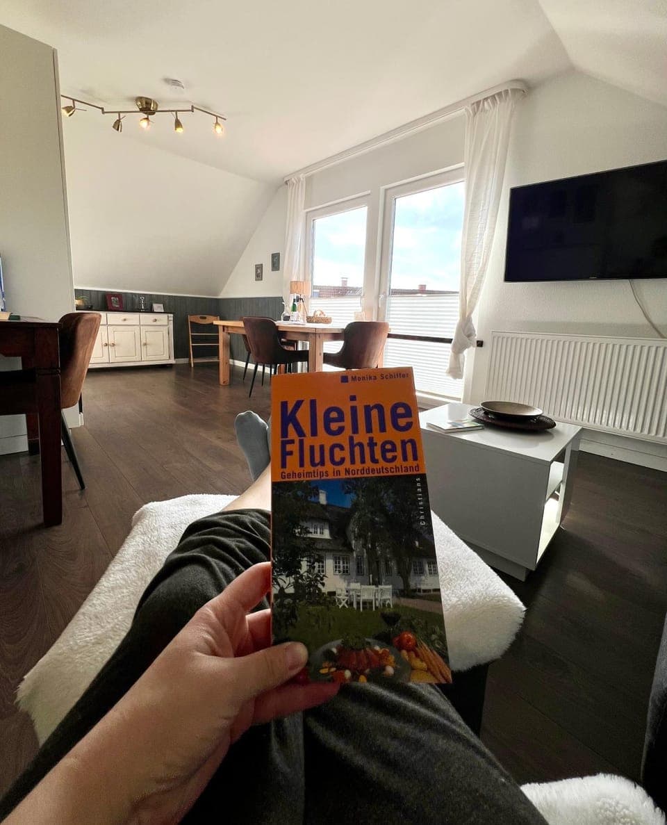 Communal lounge/ TV room, TV and multimedia, Living room, Photo of the whole room, Seating area