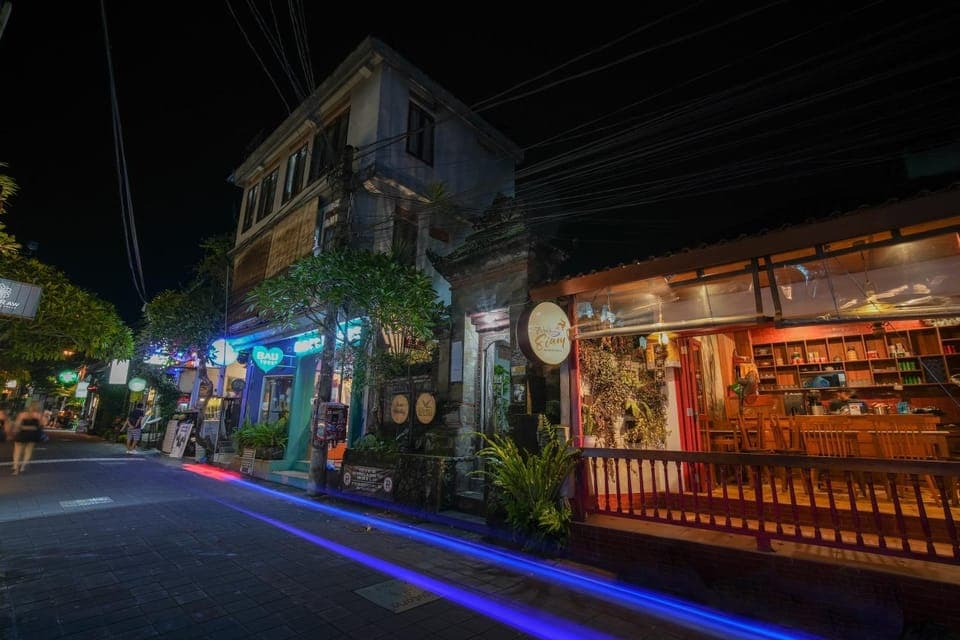 Property building, Facade/entrance, Night, People, Neighbourhood, City view, Street view, Breakfast, Continental breakfast, Asian breakfast, American breakfast, Location, group of guests