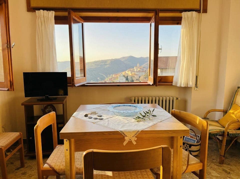 Natural landscape, TV and multimedia, Living room, Seating area, Dining area, Mountain view