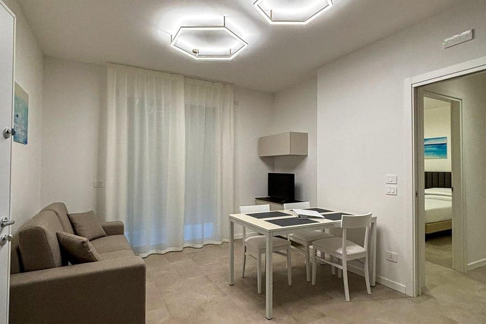 Communal lounge/ TV room, TV and multimedia, Dining area