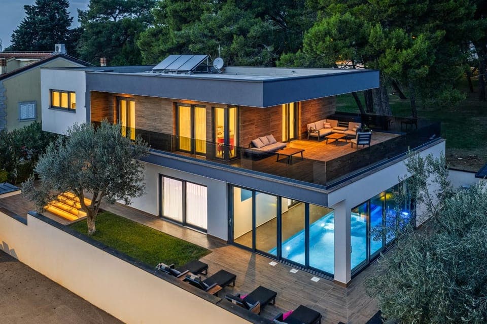 Property building, Facade/entrance, Off site