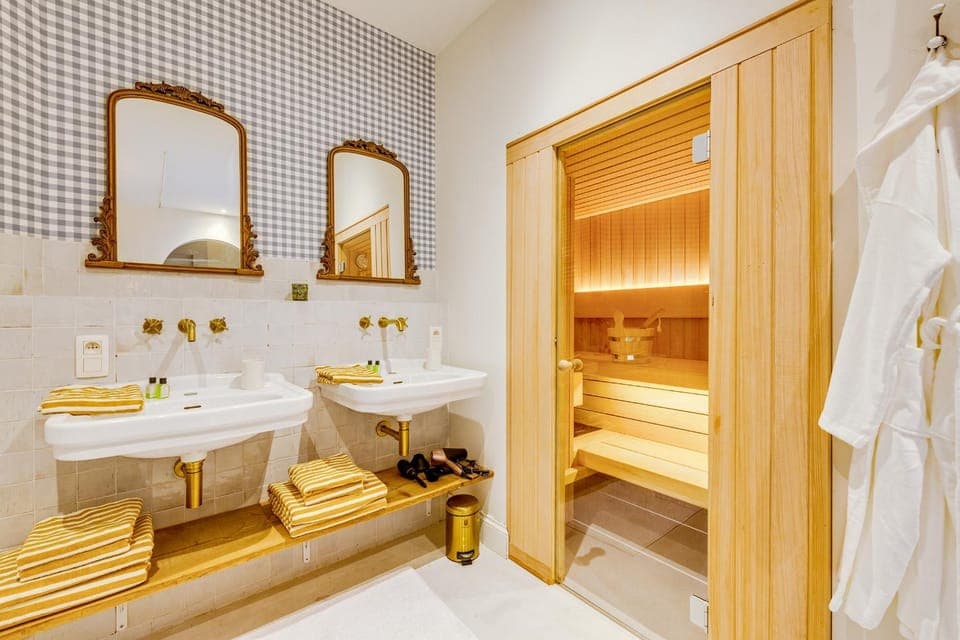 Bathroom, Spa and wellness centre/facilities