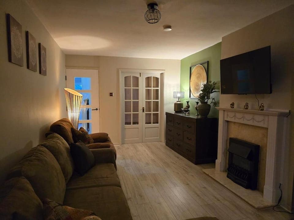 TV and multimedia, Living room, Seating area