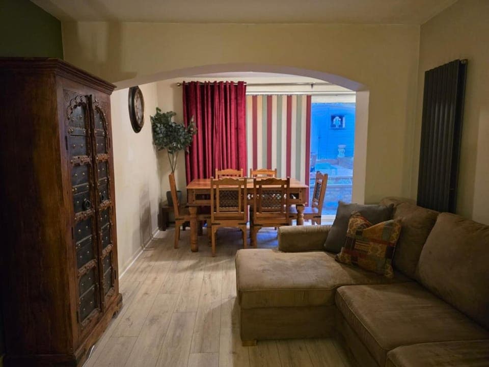 Living room, Seating area, Dining area