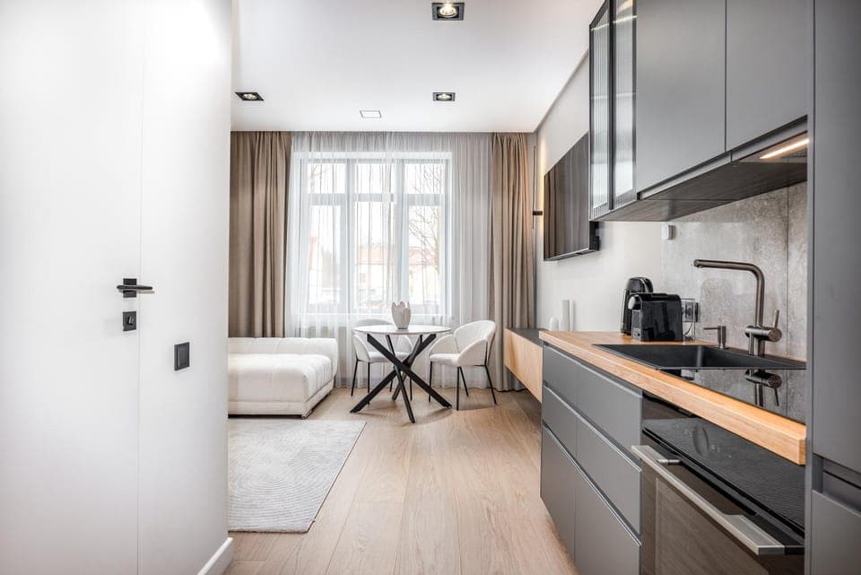 Coffee/tea facilities, Kitchen or kitchenette, Seating area, Dining area