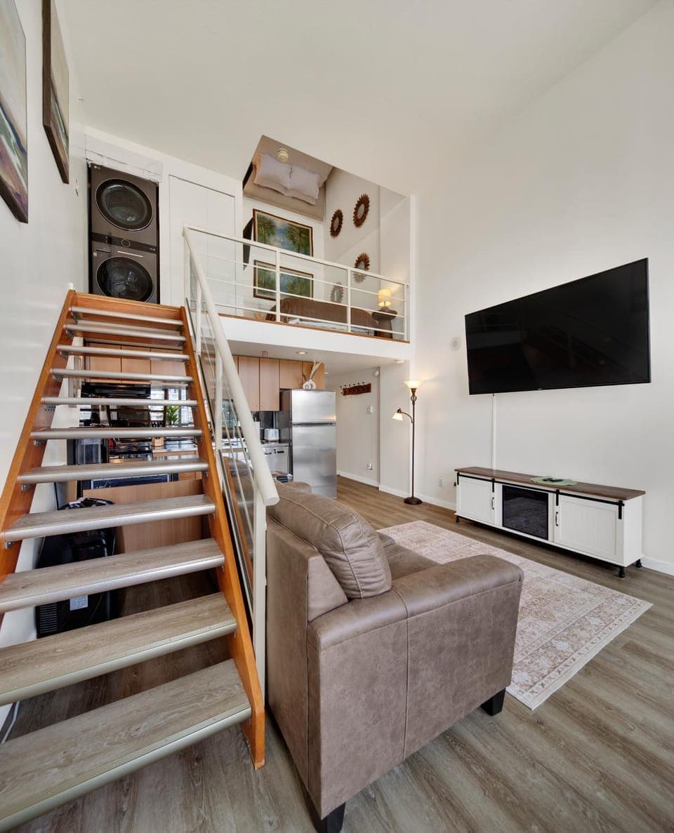 Living room, Photo of the whole room