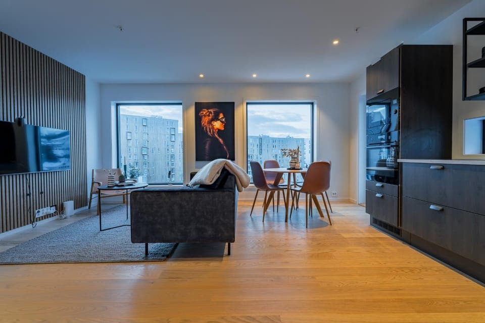 TV and multimedia, Kitchen or kitchenette, Living room, Seating area, Dining area