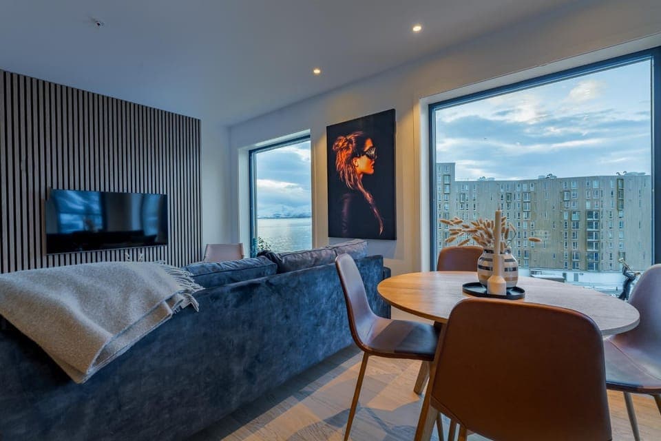 TV and multimedia, Living room, Seating area, Dining area