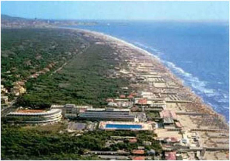 Restaurant/places to eat, Neighbourhood, Beach, Area and facilities, Supermarket/grocery shop, Shopping Area, Swimming pool