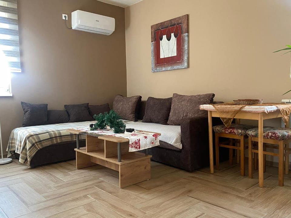 Bed, Living room, Dining area, air conditioner