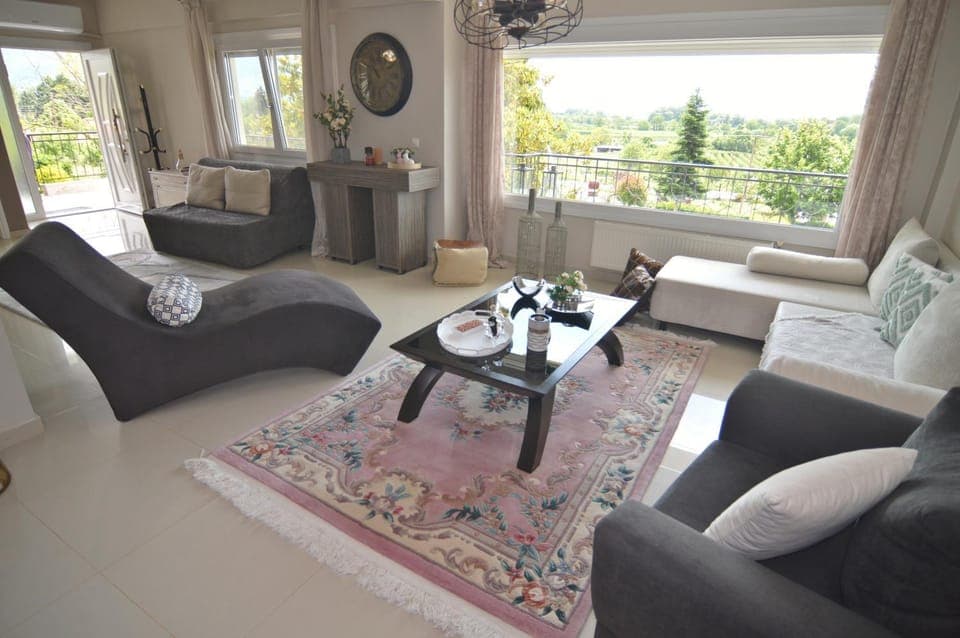 Living room, Seating area