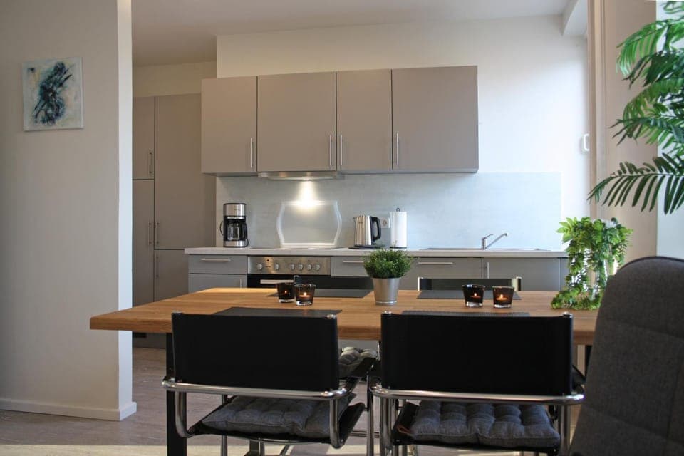 Dining area, kitchen