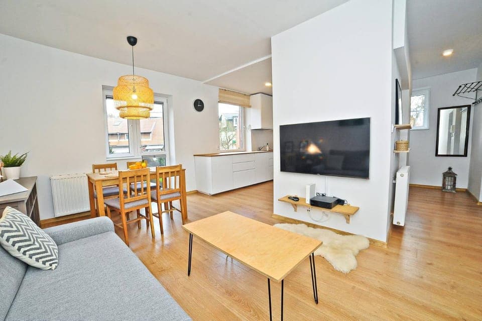 Communal lounge/ TV room, TV and multimedia, Living room, Seating area, Dining area, Evening entertainment