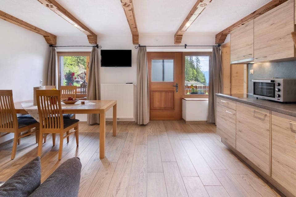 Property building, Kitchen or kitchenette, Living room