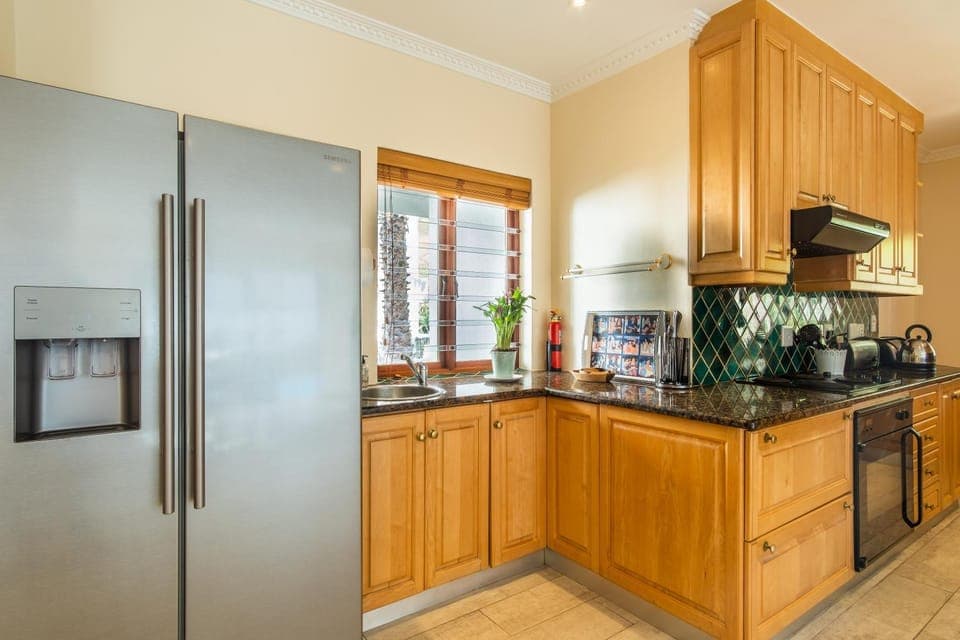 Coffee/tea facilities, Kitchen or kitchenette, dishwasher, oven, stove