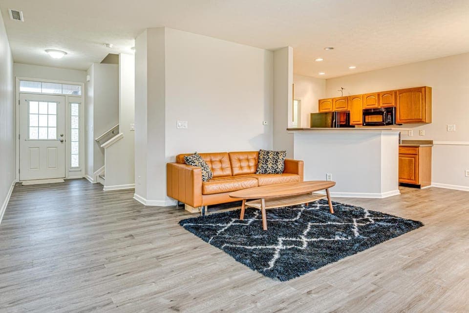 Close to Main Street: Townhome in Zionsville House in Carmel