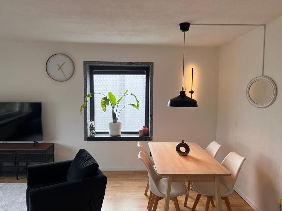 TV and multimedia, Living room, Seating area, Dining area