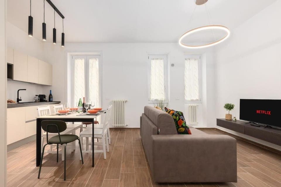 TV and multimedia, Kitchen or kitchenette, Living room, Seating area, Dining area, air conditioner