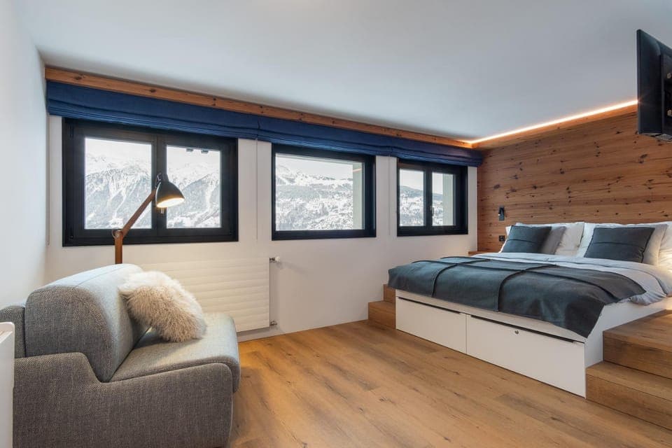 Bed, TV and multimedia, Photo of the whole room, Bedroom, Mountain view