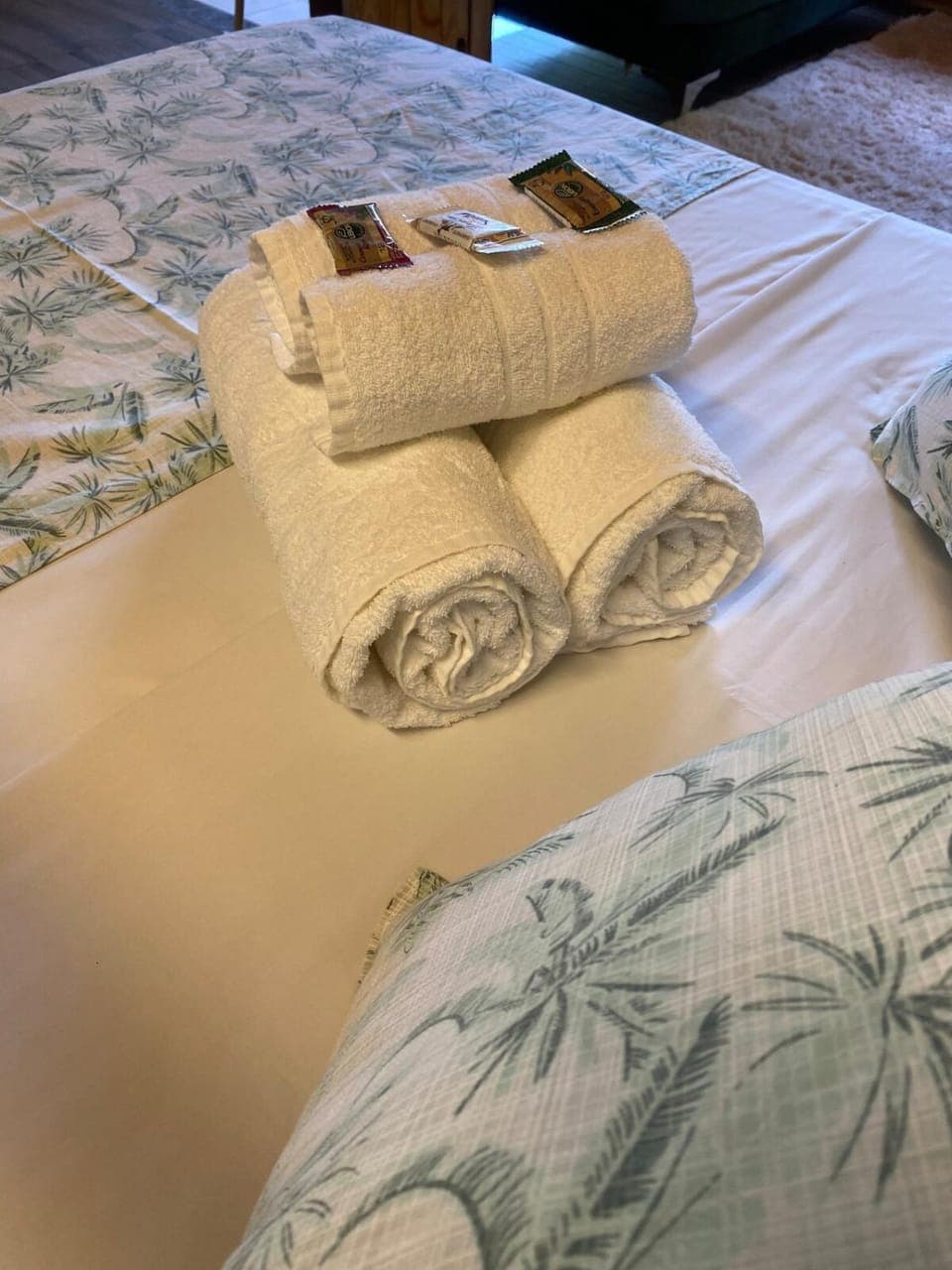 Bed, towels