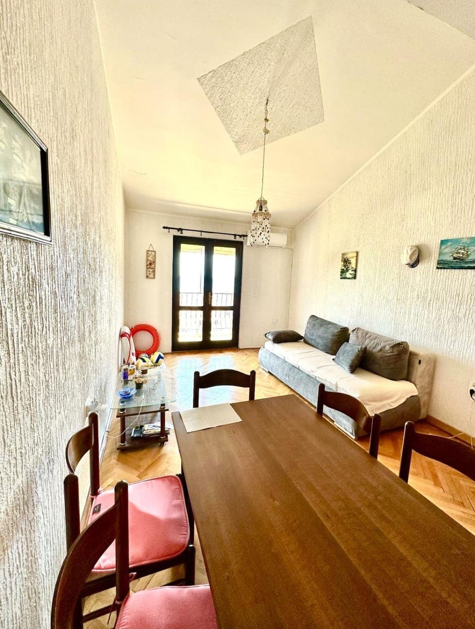 Living room, Seating area, Dining area, air conditioner