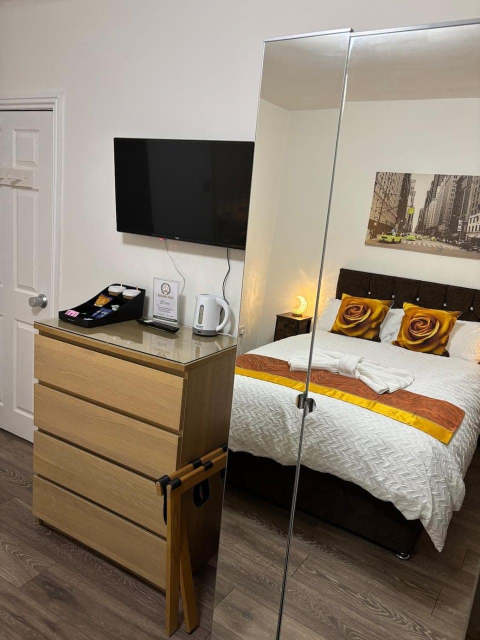 Bed, TV and multimedia, Coffee/tea facilities