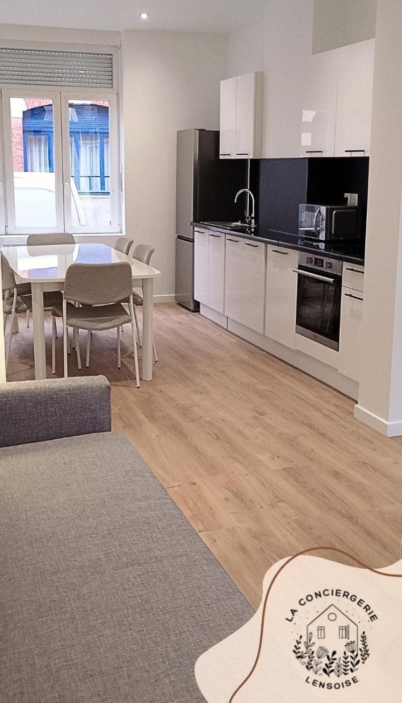 Kitchen or kitchenette, Seating area, Dining area, oven, stove