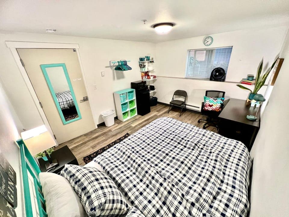 Bed, Kitchen or kitchenette, Photo of the whole room, Seating area, Bedroom