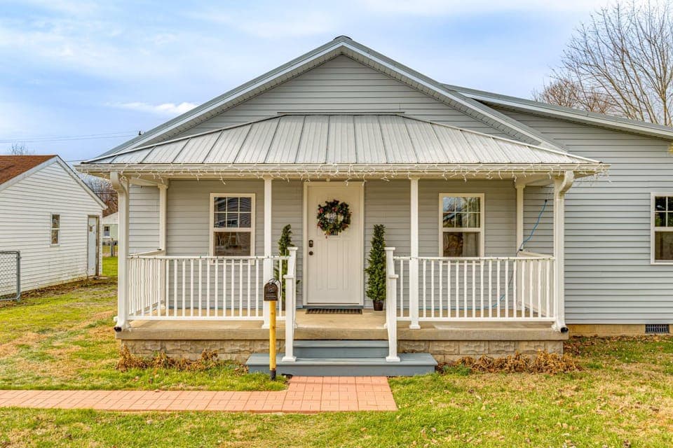 17 Mi to Brookville Lake: Home w/ In-Unit Laundry House in Indiana