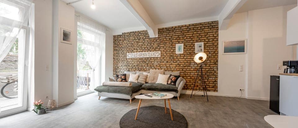 TV and multimedia, Kitchen or kitchenette, Living room, Seating area, Dining area