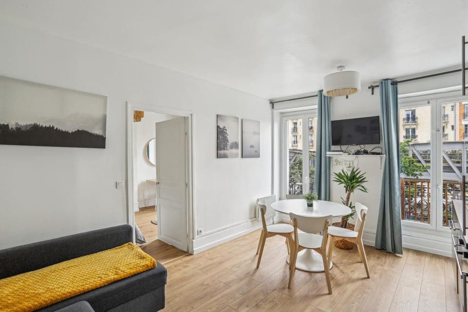 Bed, Living room, Dining area
