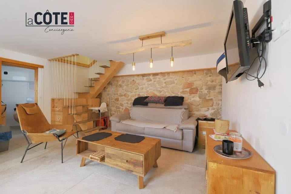 Communal lounge/ TV room, Living room