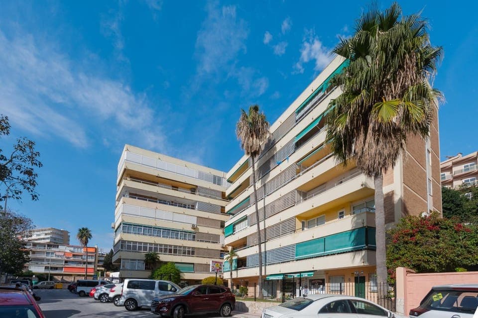 Property building, Off site, Day, Location