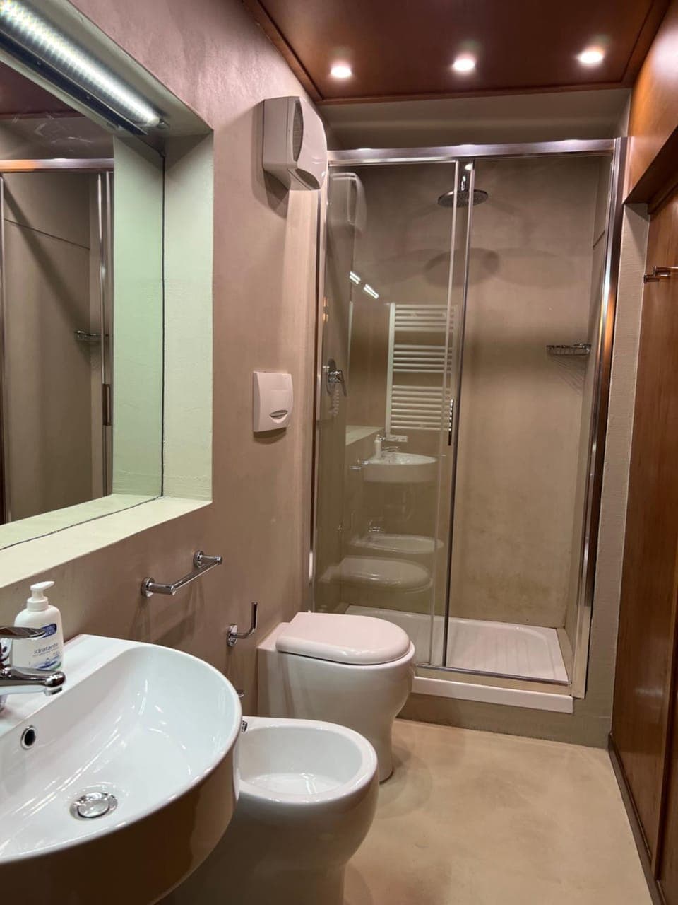 Shower, Toilet, Bathroom