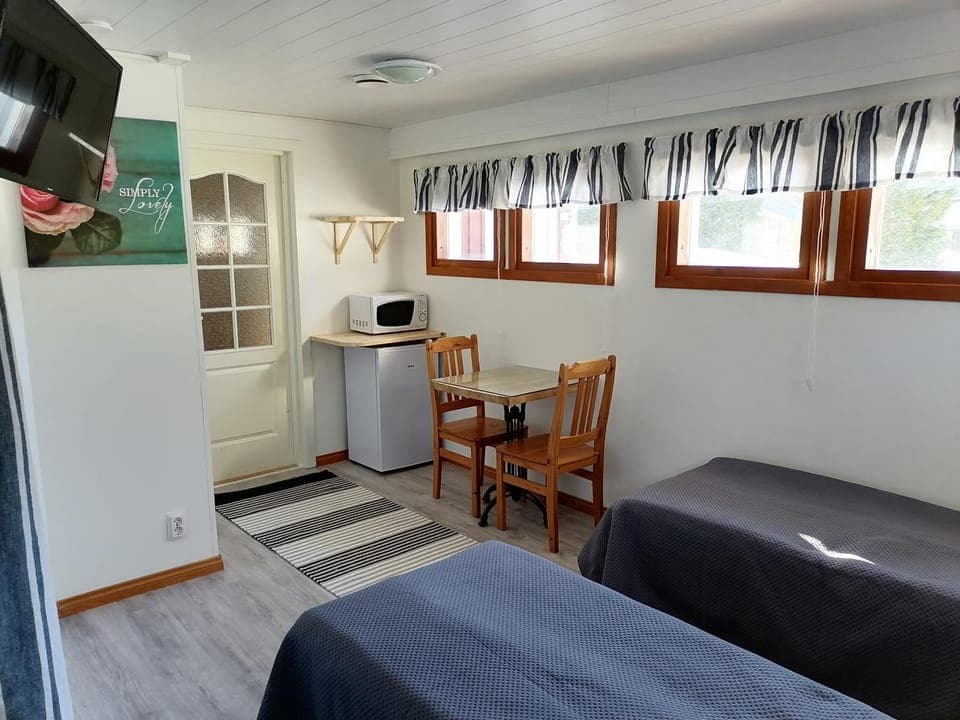 TV and multimedia, Photo of the whole room, Seating area, Dining area