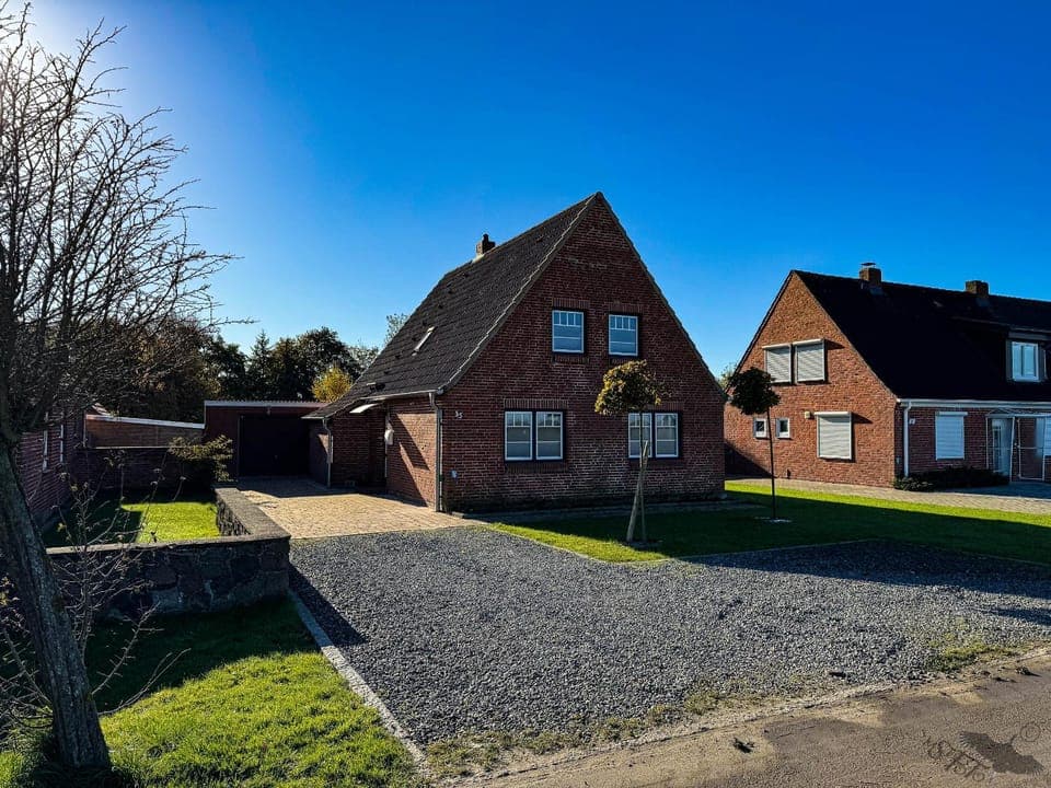 Property building, Day, Neighbourhood, Autumn