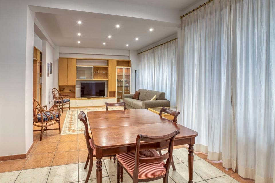 TV and multimedia, Living room, Dining area