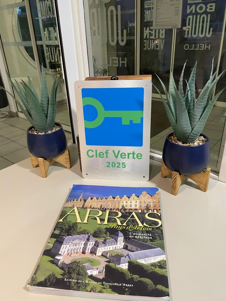 Property building, Bedroom, Breakfast