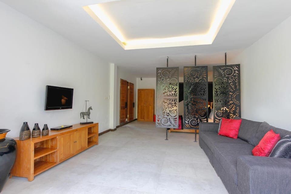 Day, TV and multimedia, Seating area, Bedroom, On site, Pool view