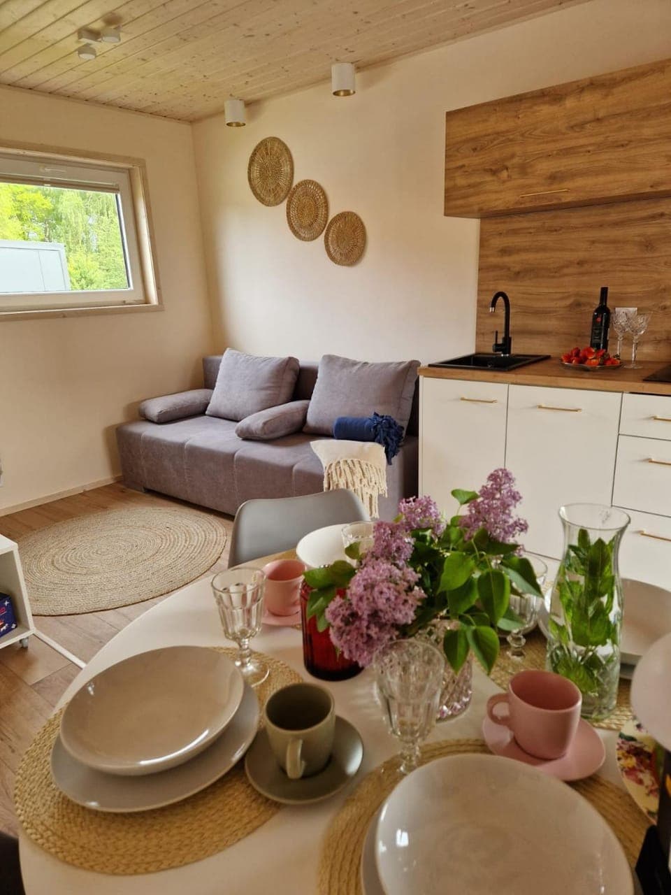 Living room, Dining area